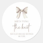 Sticker Rond Elle Noue La Robe Blanche Réception De Mariage (Devant)