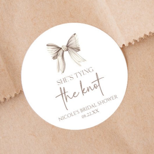 Sticker Rond Elle Noue La Robe Blanche Réception De Mariage