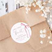 Sticker Rond Elle Noue le Nœud Coquette Fête de Mariage