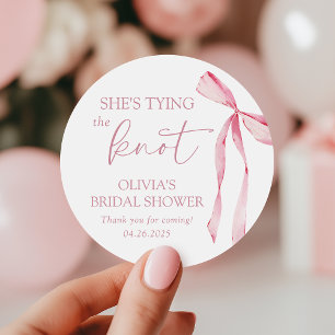 Sticker Rond Elle Noue le Nœud Papillon Coquette Bridal Shower