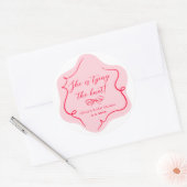 Sticker Rond Elle noue le nœud rétro ondulé rose rouge (Enveloppe)
