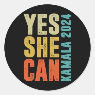 Sticker Rond Elle Peut Kamala 2024 Couleurs Rétro