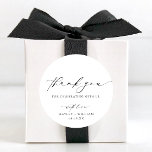 Sticker Rond Ellesmere Merci Faveur de mariage<br><div class="desc">Ces autocollants de faveur de mariage ont un design minimaliste et une position calligraphie. Personnalisez les sacs avec vos noms et date, l'en-tête de script n'est pas modifiable. Ces autocollants de faveur peuvent être utilisés pour les mariages, douches nuptiales, baby showers, anniversaires, ou tout autre événement. Pour une personnalisation plus...</div>