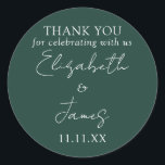Sticker Rond Emerald Green Élégant Script Mariage Merci<br><div class="desc">Cet autocollant démerald vert minimaliste élégant script mariage merci peut être personnalisé avec vos informations dans la typographie chic. Conçu par Thisisnotme©</div>
