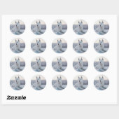 Sticker Rond Enchanter White Husky Dog dans la neige (Feuille)
