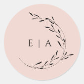 Sticker Rond Enveloppe de couronne monogramme rose poussiéreuse (Devant)
