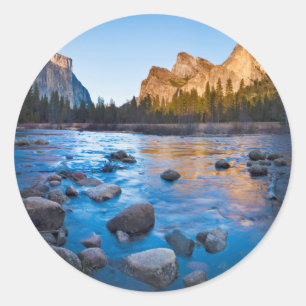 Sticker Rond États-Unis, Californie. Réflexions Rocheuses Dans