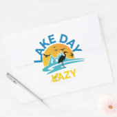 Sticker Rond Été Nature "Lake Day Lazy" Vibes extérieures Desig (Enveloppe)