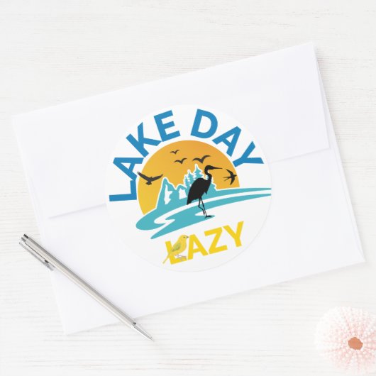 Sticker Rond Été Nature "Lake Day Lazy" Vibes extérieures Desig (Enveloppe)