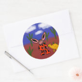 Sticker Rond étrange lapin avec son chat bizarre (Enveloppe)