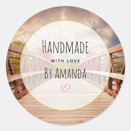 Sticker Rond Fabriqué avec amour Pont rustique en bois dans le (Devant)