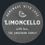 Sticker Rond Fabriqué maison avec Love Limoncello Chalkboard mo<br><div class="desc">Autocollants/étiquettes limoncello personnalisés avec message texte/cadeau personnalisé sur arrière - plan de style tableau de bord.</div>
