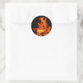 Sticker Rond Face dans l'autocollant flammes (Sac)
