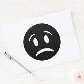 STICKER ROND FACE DE FROWNIE (Enveloppe)
