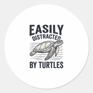 Sticker Rond Facilement Distrait Par Les Tortues Design De T-Sh