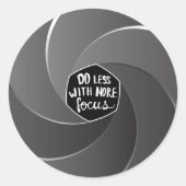 Sticker Rond Faire moins avec plus de concentration (Devant)