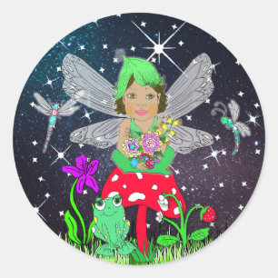 Sticker Rond Fairy Elf Girl assis sur le champignon magique