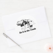 STICKER ROND FAIS-LE DANS LES BOIS 3 (Enveloppe)