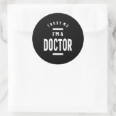 Sticker Rond Faites-moi confiance, je suis docteur (Sac)