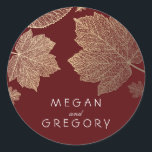 Sticker Rond Fall Gold et Mariage Feuille de Bourgogne<br><div class="desc">Feuilles d'autocollants de mariage de Bourgogne et d'or - phoques</div>