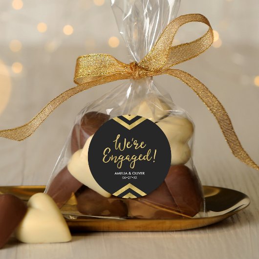 Sticker Rond Faux Gold Chevron Nous sommes Fiançailles engagés