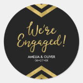 Sticker Rond Faux Gold Chevron Nous sommes Fiançailles engagés (Devant)