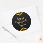 Sticker Rond Faux Gold Chevron Nous sommes Fiançailles engagés (Enveloppe)
