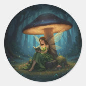 Sticker Rond Fée de Nuit Enchantée Lisant un Livre (Devant)