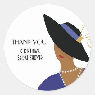 Sticker Rond Femme Art Déco 1930 en chapeau noir pour une douch