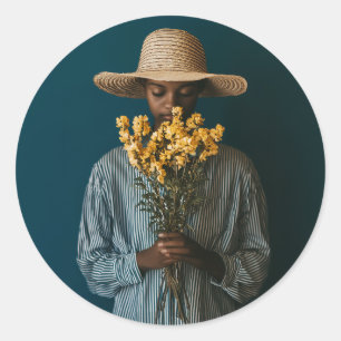 Sticker Rond Femme noire élégante avec fleurs