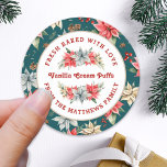 Sticker Rond Ferme Poinsettia Cuisiné avec amour Noël<br><div class="desc">De la Farmhouse Poinsettia Christmas & Holiday Collection : Farmhouse Poinsettia Baked with Love Holiday, with Beautiful Curved Typography and Personalized Food Name and Text. Customisez facilement le texte pour ce joli Modèle étiquette de Noël. Dans 4 options de colorway différentes, cette option présente une couleur arrière - plan verte...</div>