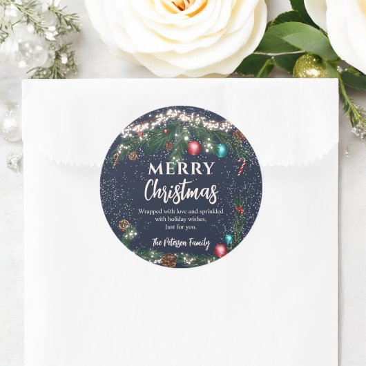 Sticker Rond Festif lumières de Noël branches de pin bleu neige