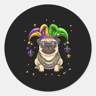 Sticker Rond Festival de perles de Mardi Gras drôle pug carnava