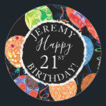 Sticker Rond Festive 21st Birthday Balloons Ajouter nom et âge<br><div class="desc">Des ballons festifs décorés de motifs fractaux colorés dans les tons rouge, bleu, orange, violet et vert sur un arrière - plan noir, rendent ces autocollants parfaits pour les anniversaires. Exemple de texte dans la face de l'autocollant : "Jeremy Happy 21st Birthday !" Personnalisez avec le nom et l'âge du...</div>