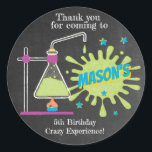 Sticker Rond Fête d'anniversaire de la science | La science est<br><div class="desc">Fête d'anniversaire de la science | Science is Fun Sticker - Mettez votre manteau de laboratoire et soyez prêt pour le plaisir explosif! C'est la touche parfaite pour votre soirée scientifique. Pas besoin de tests ou d'expériences, cet autocollant impressionnant les passe tous avec des couleurs volantes. Cet autocollant fait partie...</div>