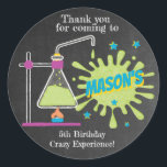 Sticker Rond Fête d'anniversaire de la science | La science est<br><div class="desc">Fête d'anniversaire de la science | Science is Fun Sticker - Mettez votre manteau de laboratoire et soyez prêt pour le plaisir explosif! C'est la touche parfaite pour votre soirée scientifique. Pas besoin de tests ou d'expériences, cet autocollant impressionnant les passe tous avec des couleurs volantes. Cet autocollant fait partie...</div>