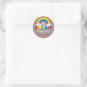 Sticker Rond Fête d'anniversaire de l'Arc-en-ciel rustique colo (Sac)