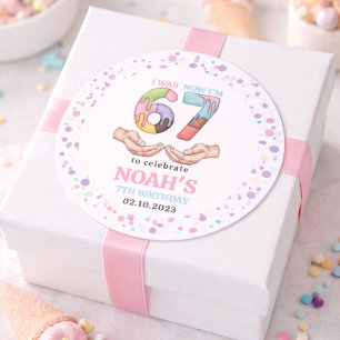 Sticker Rond Fête d'anniversaire "Six Sept" pour enfants - 7 an