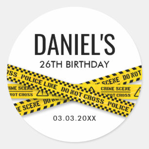 Sticker Rond Fête d'anniversaire sur une scène de crime avec ru