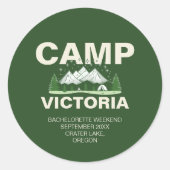 Sticker Rond Fête de Bachelorette de Camping Moderne Vert Forêt (Devant)