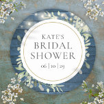 Sticker Rond Fête des mariées de verdure à cordes rustiques<br><div class="desc">Doté de jolies lampes à cordes et de délicats feuilles de verdure aquarelle sur un arrière - plan rustique en bois bleu,  ce chic autocollant de douche à nuptiale botanique peut être personnalisé avec vos informations spéciales de douche à nuptiale. Conçu par Thisisnotme©</div>