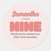Sticker Rond Fête Fille Rose Neuvième Anniversaire (Devant)
