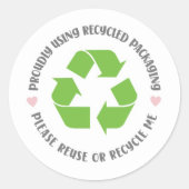Sticker Rond fièrement en utilisant l'emballage recyclé expédit (Devant)