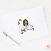 Sticker Rond Fierté heureuse de Kamala Harris (Enveloppe)