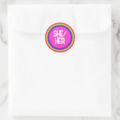 Sticker Rond Fierté LGBTQ Pronononononounes Arc-en-ciel Elle (Sac)