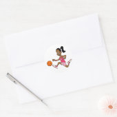 Sticker Rond Fille de basket-ball (Enveloppe)