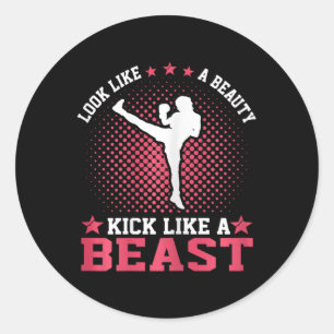 Sticker Rond Fille de kickboxing - Ressemble à une beauté botte