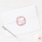 Sticker Rond Fille rose rousse dans le Baby shower fleuri (Enveloppe)