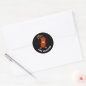 Sticker Rond Fire Quacker Funny Fireworks Pun Dark BG (Enveloppe)