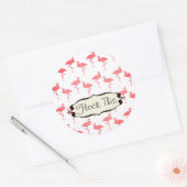 Sticker Rond Flamants Rose s'Attroupent Autour de Ce Flamant Ro (Enveloppe)
